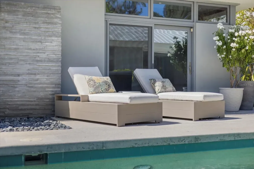 1739 Cherokee Drive Sarasota FL 34239