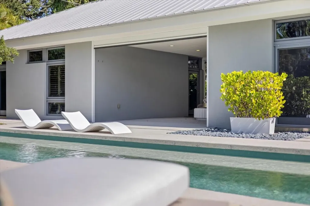 1739 Cherokee Drive Sarasota FL 34239