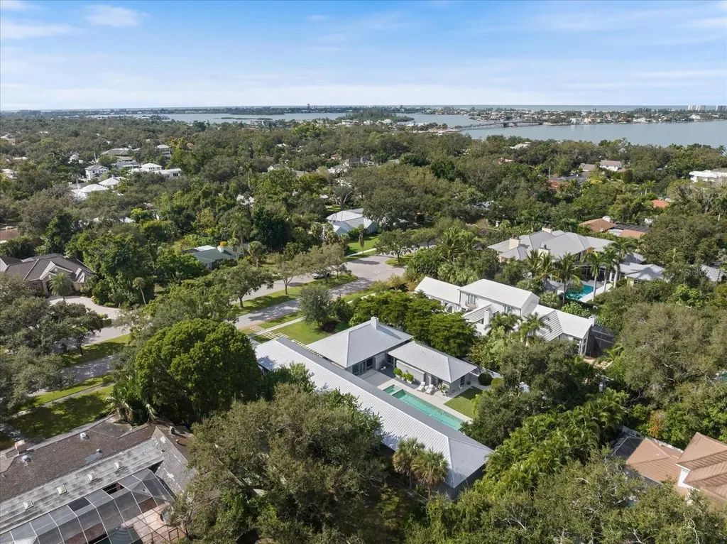 1739 Cherokee Drive Sarasota FL 34239