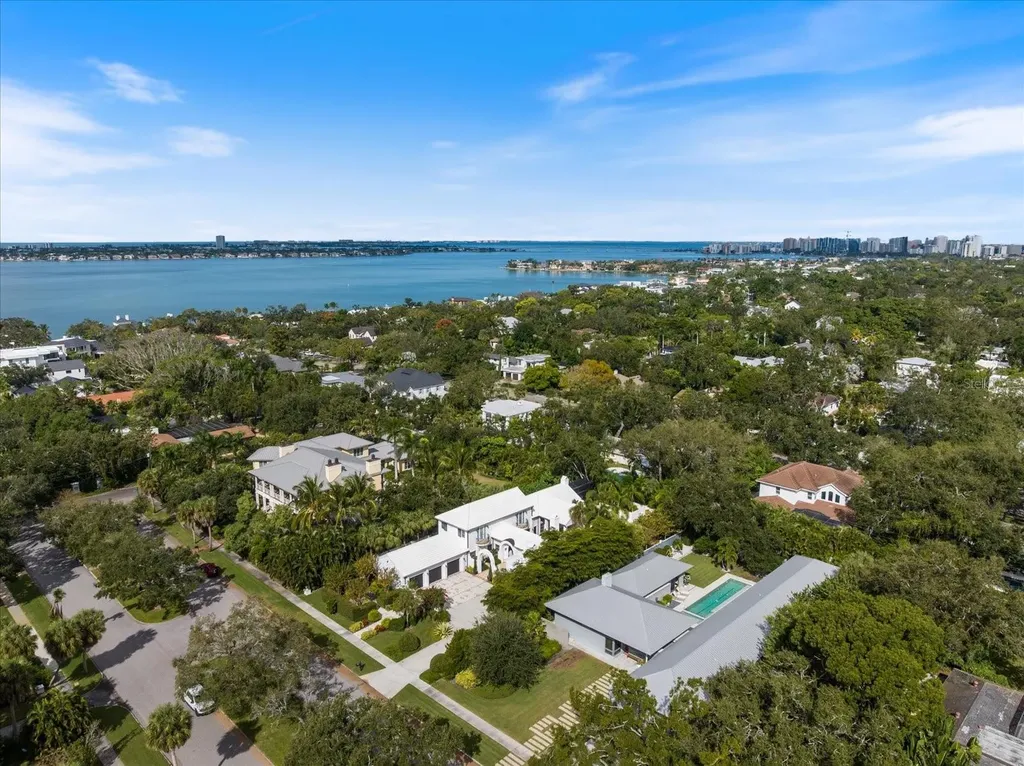 1739 Cherokee Drive Sarasota FL 34239