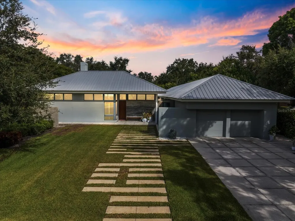 1739 Cherokee Drive Sarasota FL 34239