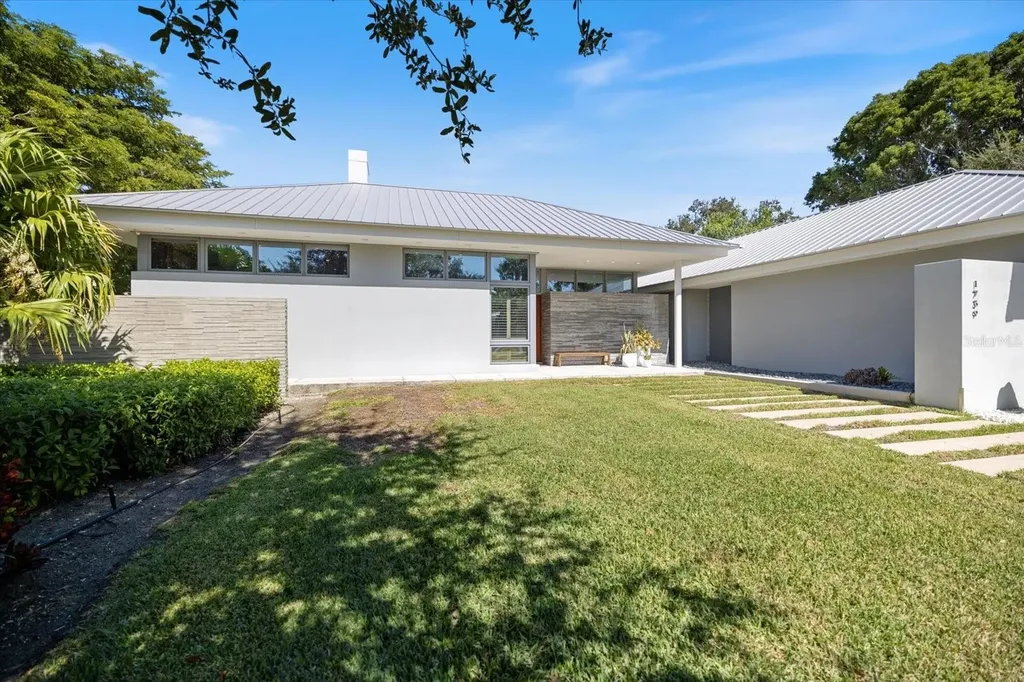 1739 Cherokee Drive Sarasota FL 34239