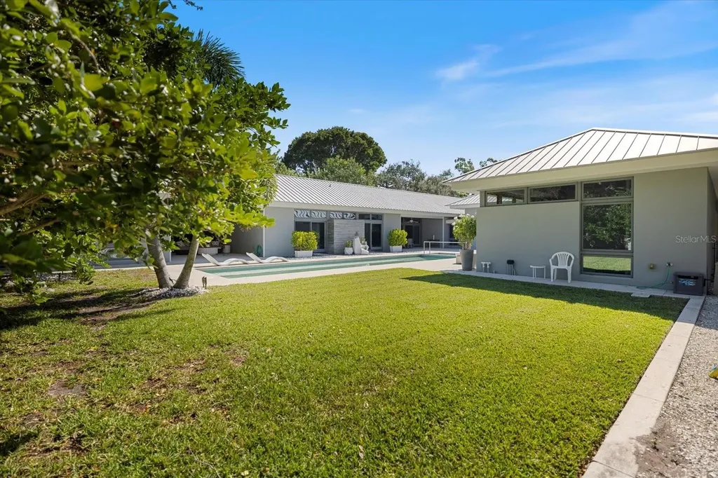 1739 Cherokee Drive Sarasota FL 34239