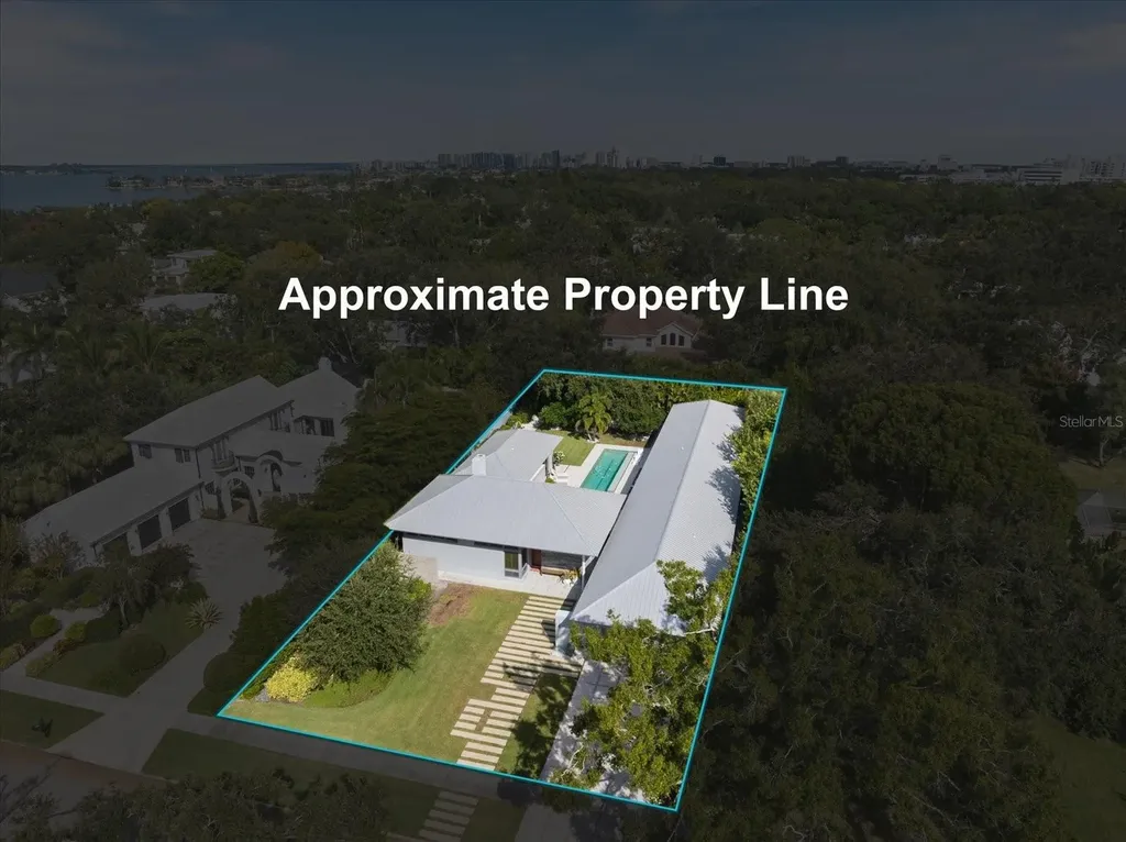 1739 Cherokee Drive Sarasota FL 34239