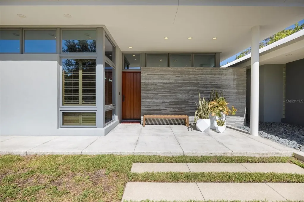 1739 Cherokee Drive Sarasota FL 34239