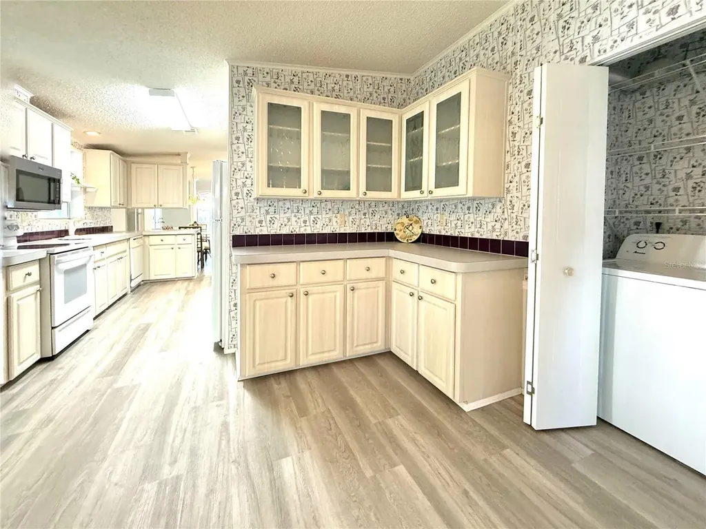 209 N Saint Thomas Circle Apollo Beach FL 33572