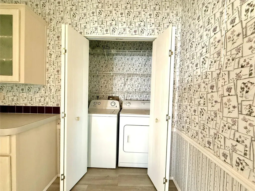 209 N Saint Thomas Circle Apollo Beach FL 33572