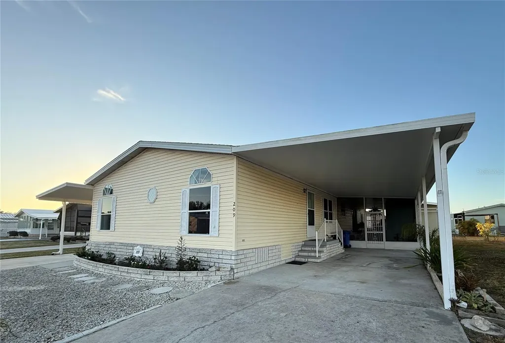 209 N Saint Thomas Circle Apollo Beach FL 33572