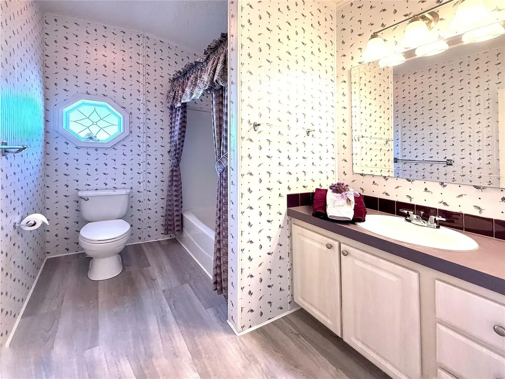 209 N Saint Thomas Circle Apollo Beach FL 33572