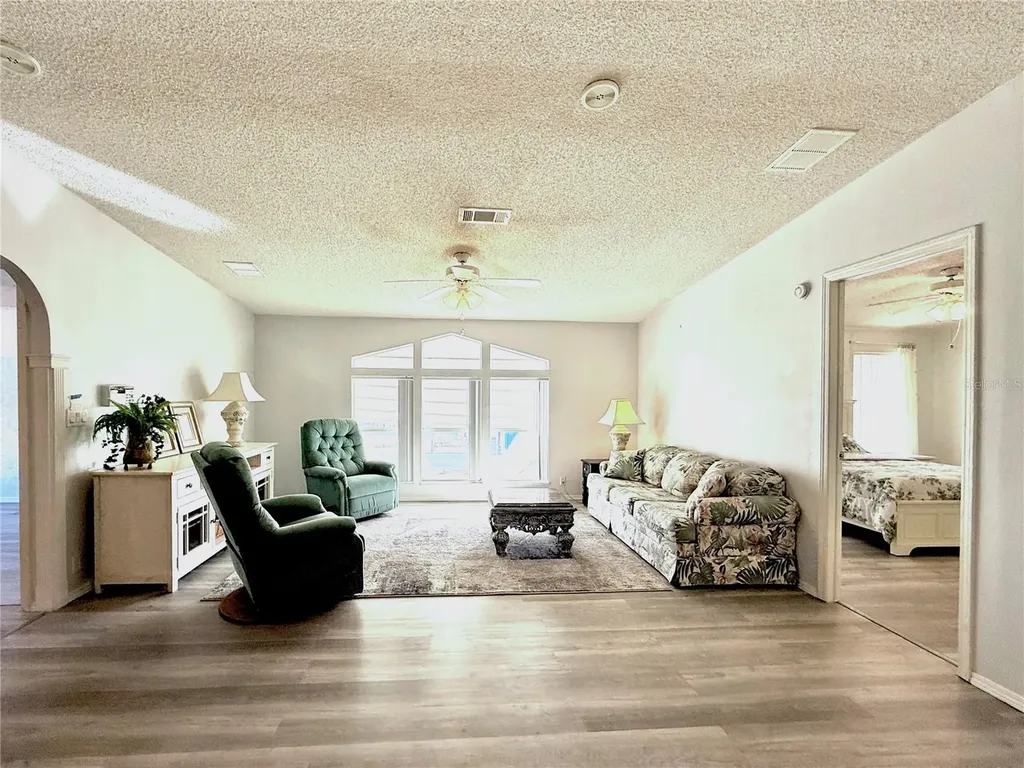 209 N Saint Thomas Circle Apollo Beach FL 33572