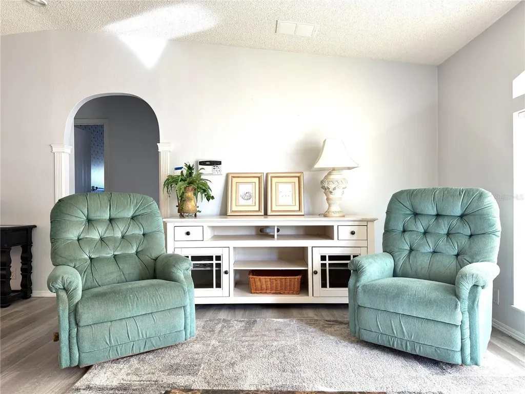 209 N Saint Thomas Circle Apollo Beach FL 33572