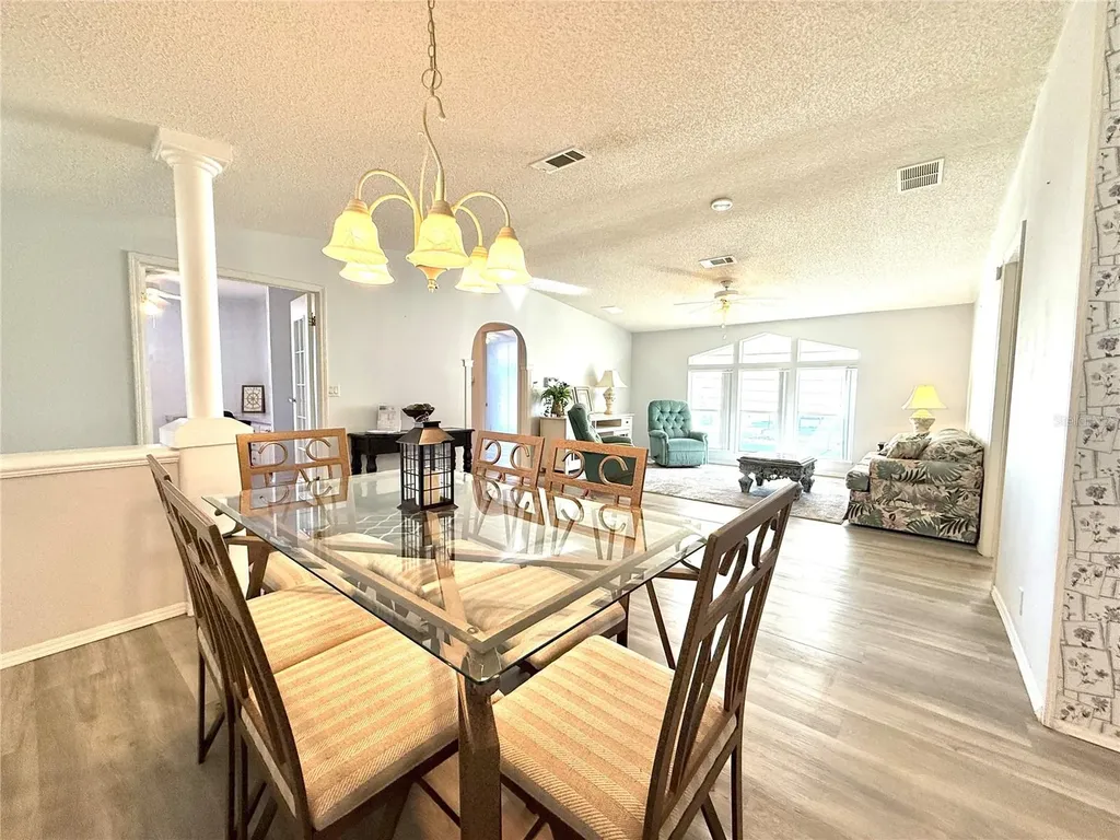 209 N Saint Thomas Circle Apollo Beach FL 33572