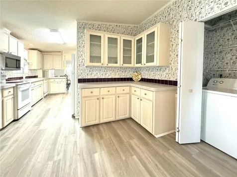 209 N Saint Thomas Circle Apollo Beach FL 33572