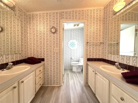 209 N Saint Thomas Circle Apollo Beach FL 33572