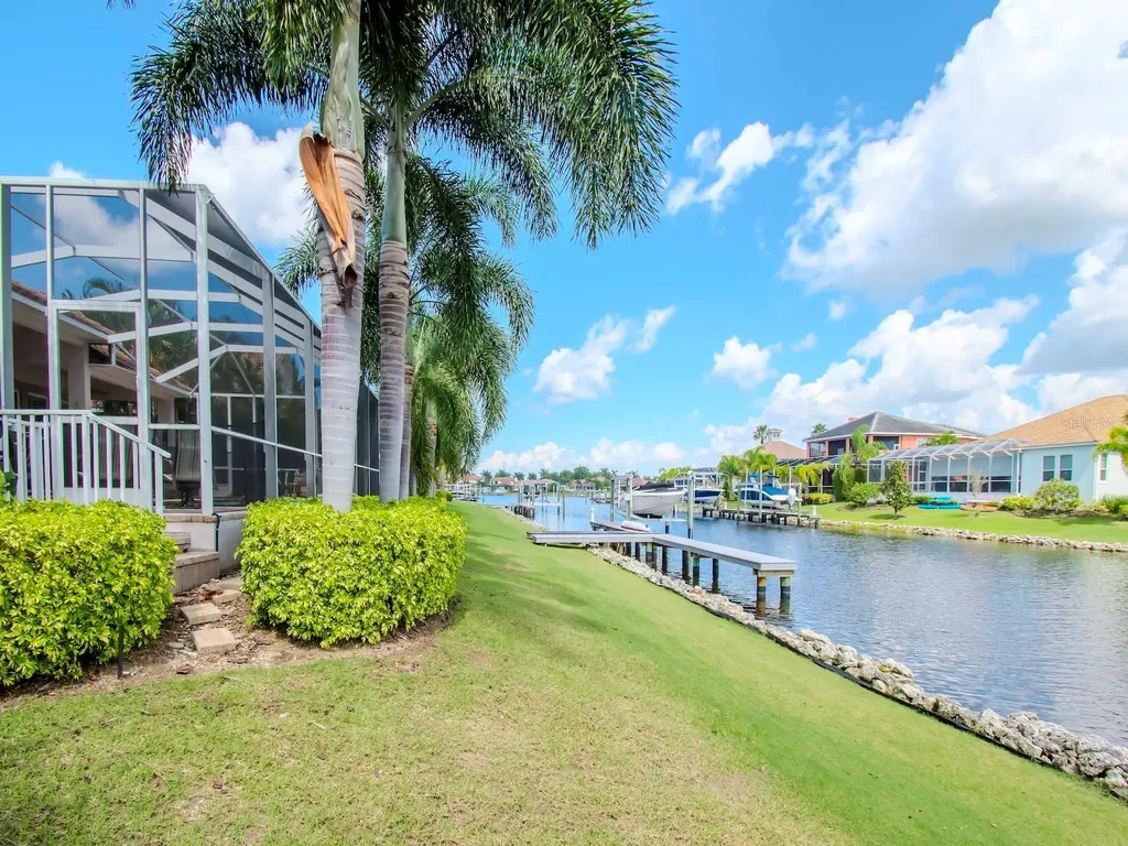 717 Manns Harbor Drive Apollo Beach FL 33572