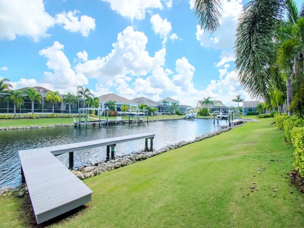 717 Manns Harbor Drive Apollo Beach FL 33572