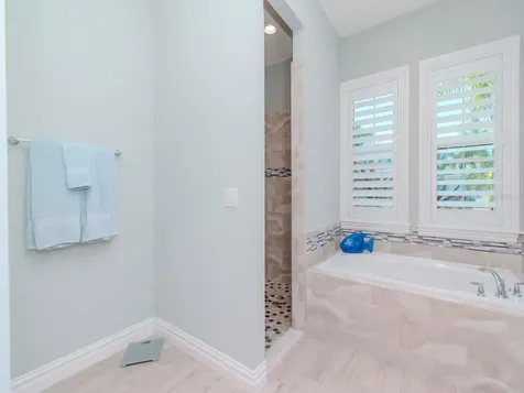 717 Manns Harbor Drive Apollo Beach FL 33572