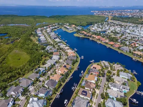 717 Manns Harbor Drive Apollo Beach FL 33572