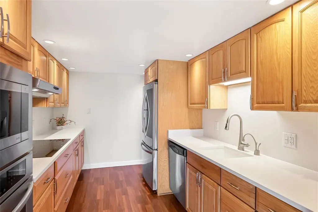 435 S Gulfstream Avenue Sarasota FL 34236