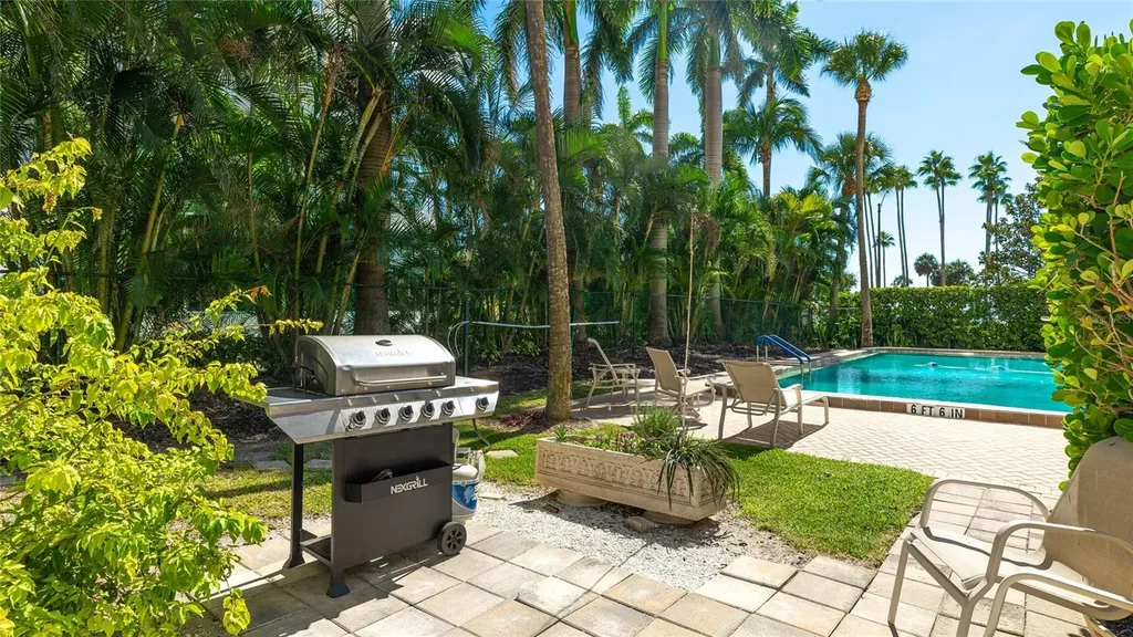 435 S Gulfstream Avenue Sarasota FL 34236