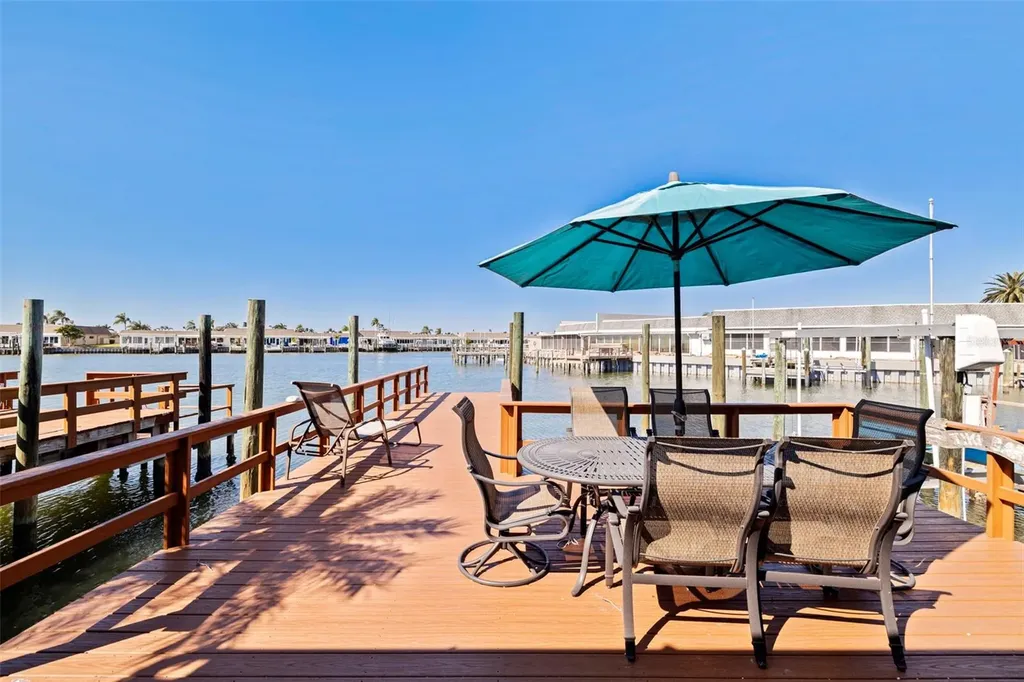 409 Boca Ciega Point Boulevard S St Petersburg FL 33708