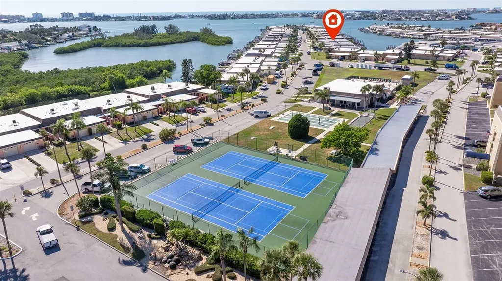 409 Boca Ciega Point Boulevard S St Petersburg FL 33708