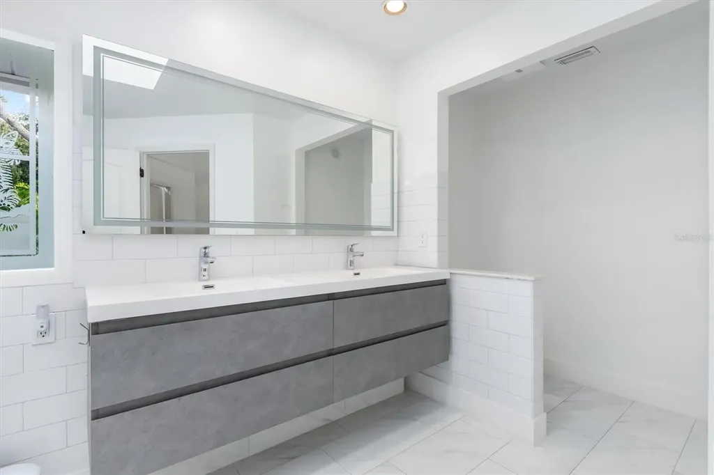 1231 S Orange Avenue Sarasota FL 34239