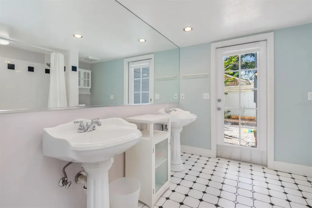 1231 S Orange Avenue Sarasota FL 34239