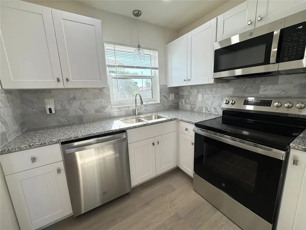 3813 42nd Street W Bradenton FL 34205