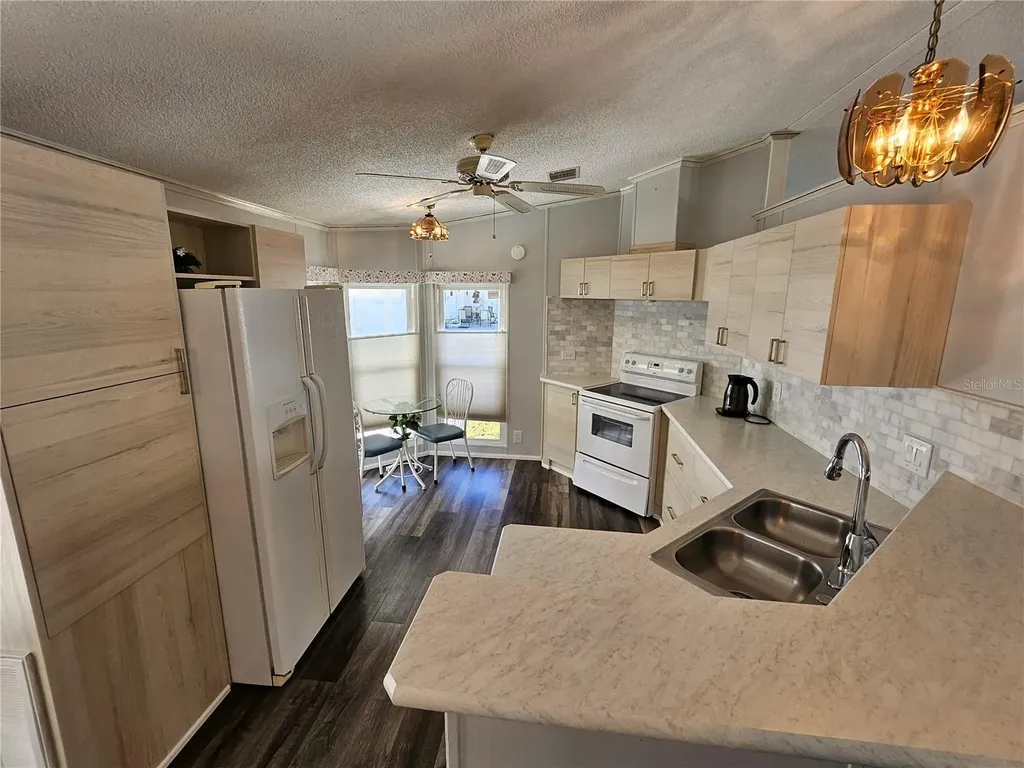 305 Oakwood Boulevard E Sarasota FL 34237
