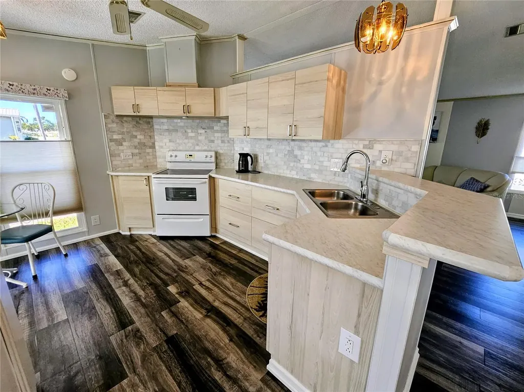 305 Oakwood Boulevard E Sarasota FL 34237