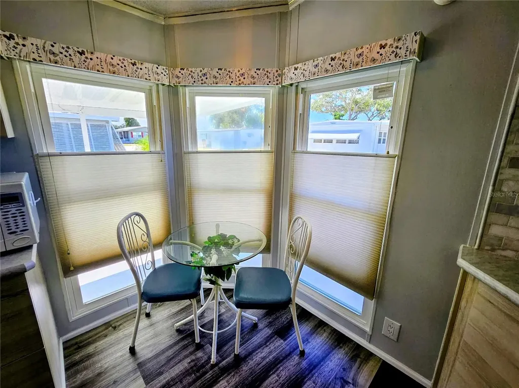 305 Oakwood Boulevard E Sarasota FL 34237