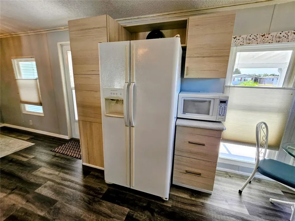 305 Oakwood Boulevard E Sarasota FL 34237