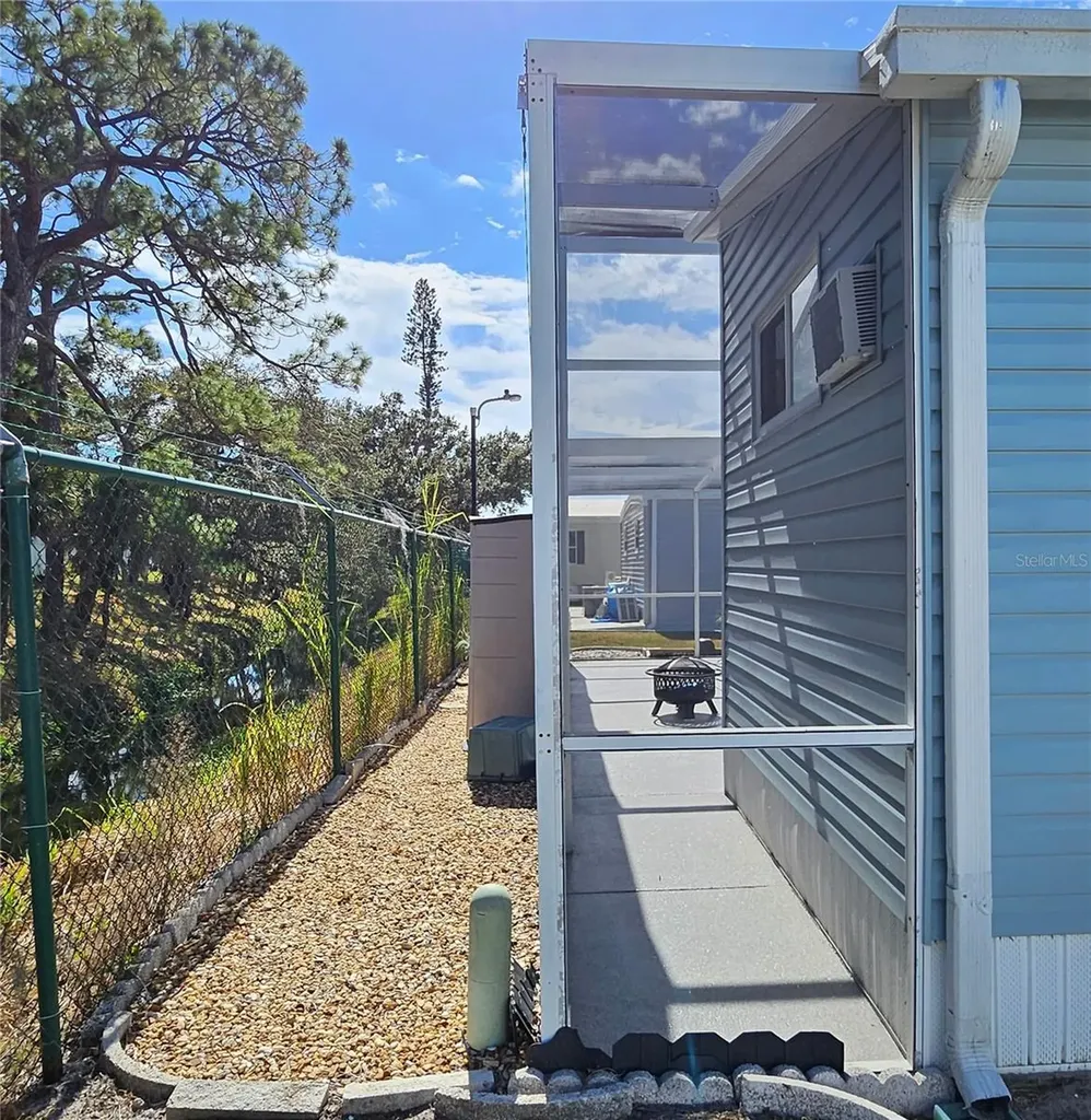 305 Oakwood Boulevard E Sarasota FL 34237