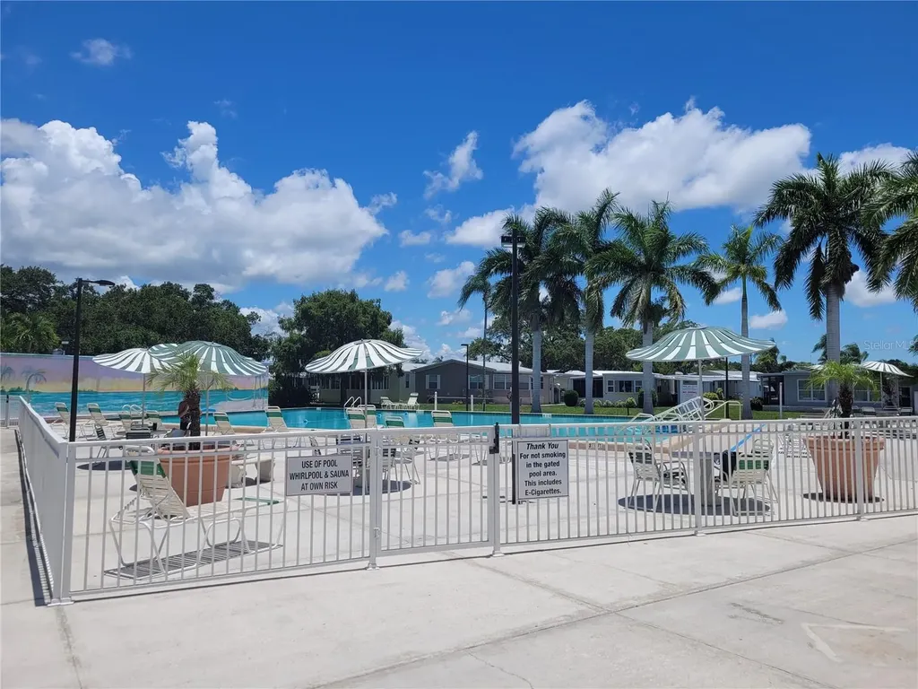 305 Oakwood Boulevard E Sarasota FL 34237