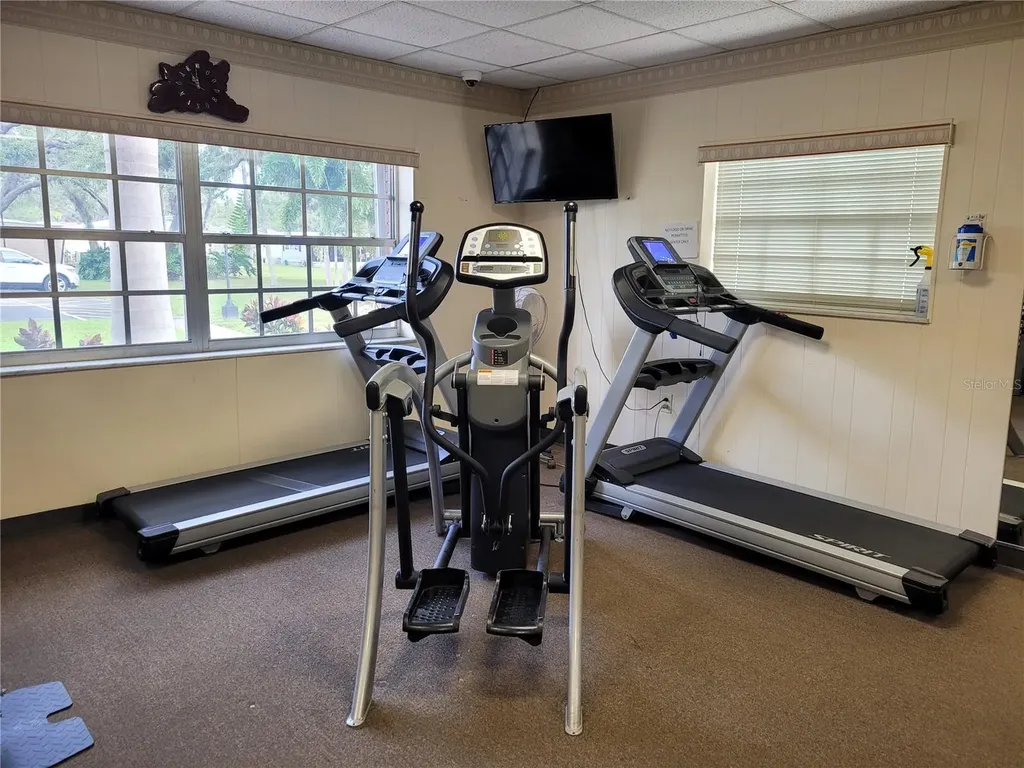 305 Oakwood Boulevard E Sarasota FL 34237