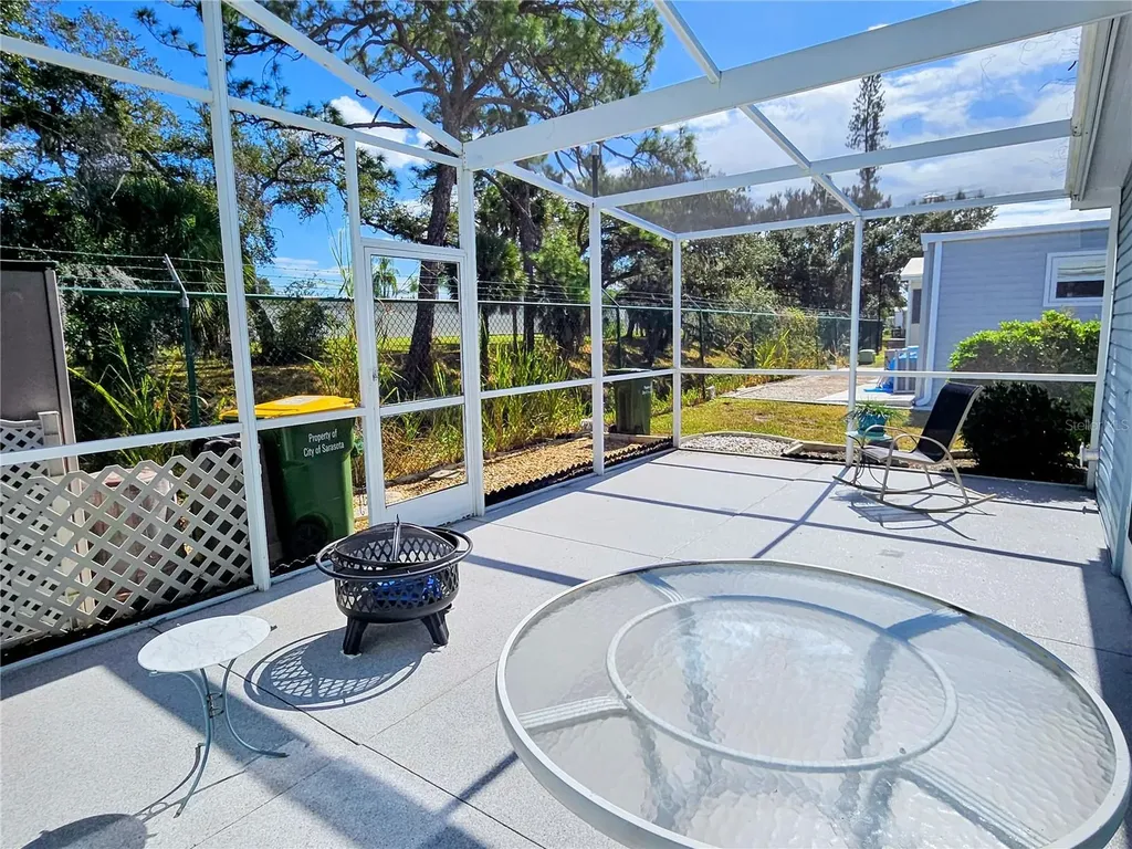 305 Oakwood Boulevard E Sarasota FL 34237