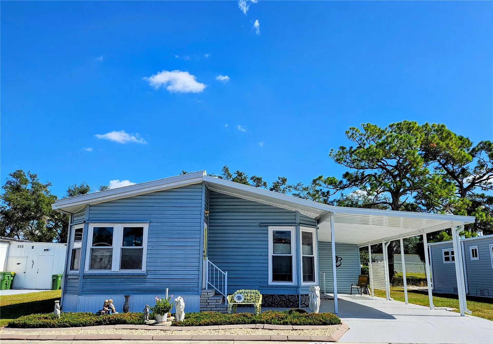 305 Oakwood Boulevard E Sarasota FL 34237