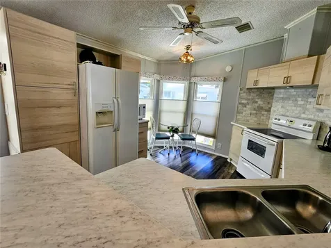 305 Oakwood Boulevard E Sarasota FL 34237