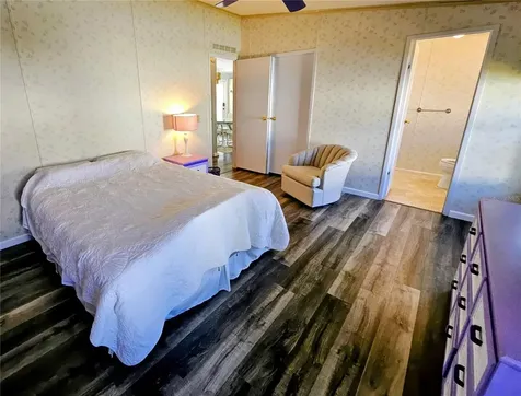 305 Oakwood Boulevard E Sarasota FL 34237