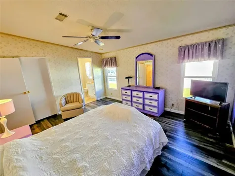 305 Oakwood Boulevard E Sarasota FL 34237