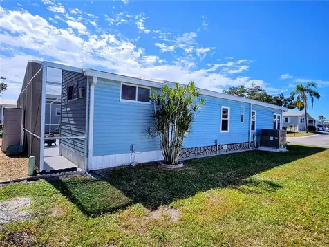 305 Oakwood Boulevard E Sarasota FL 34237