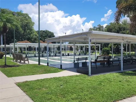 305 Oakwood Boulevard E Sarasota FL 34237