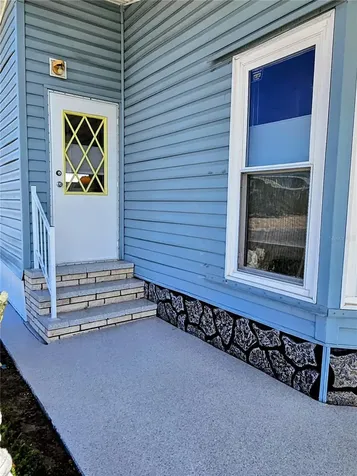 305 Oakwood Boulevard E Sarasota FL 34237