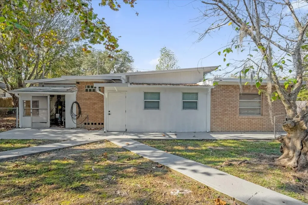 32 Virginia Avenue Deland FL 32724