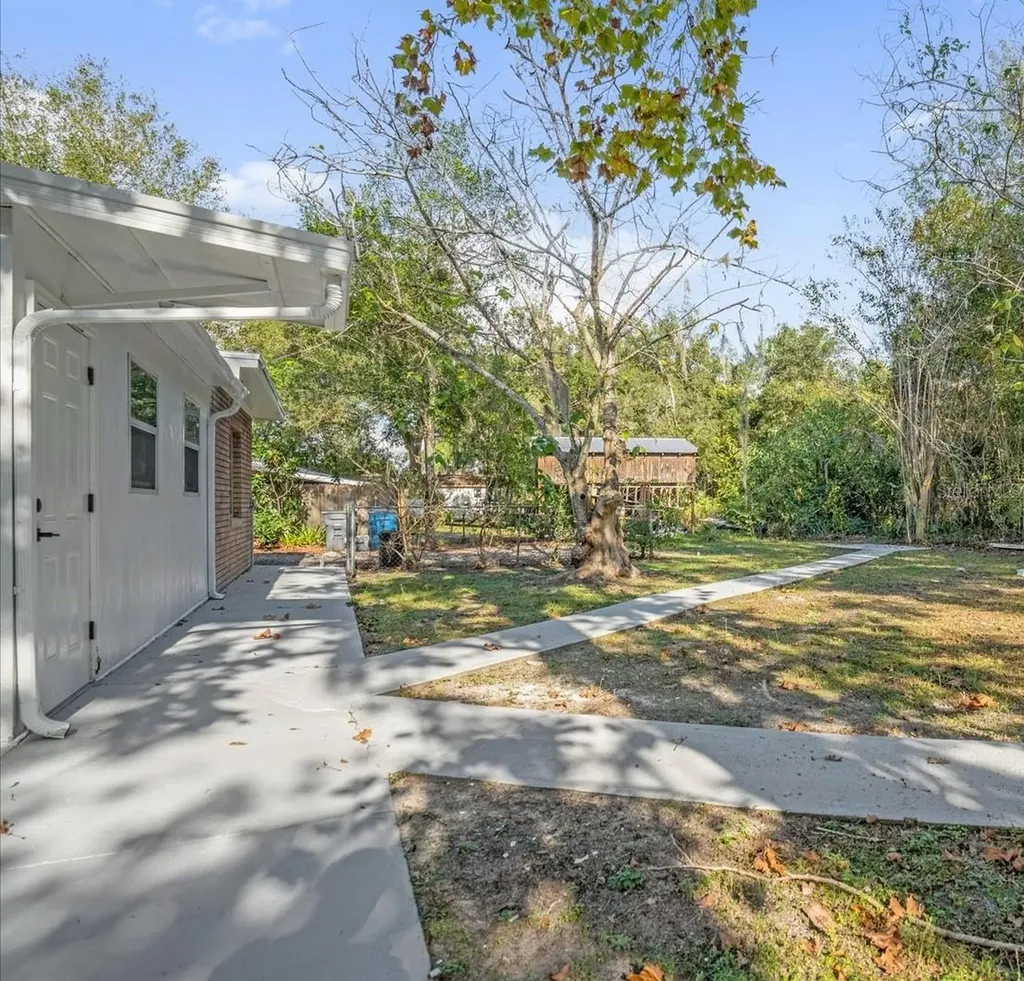 32 Virginia Avenue Deland FL 32724