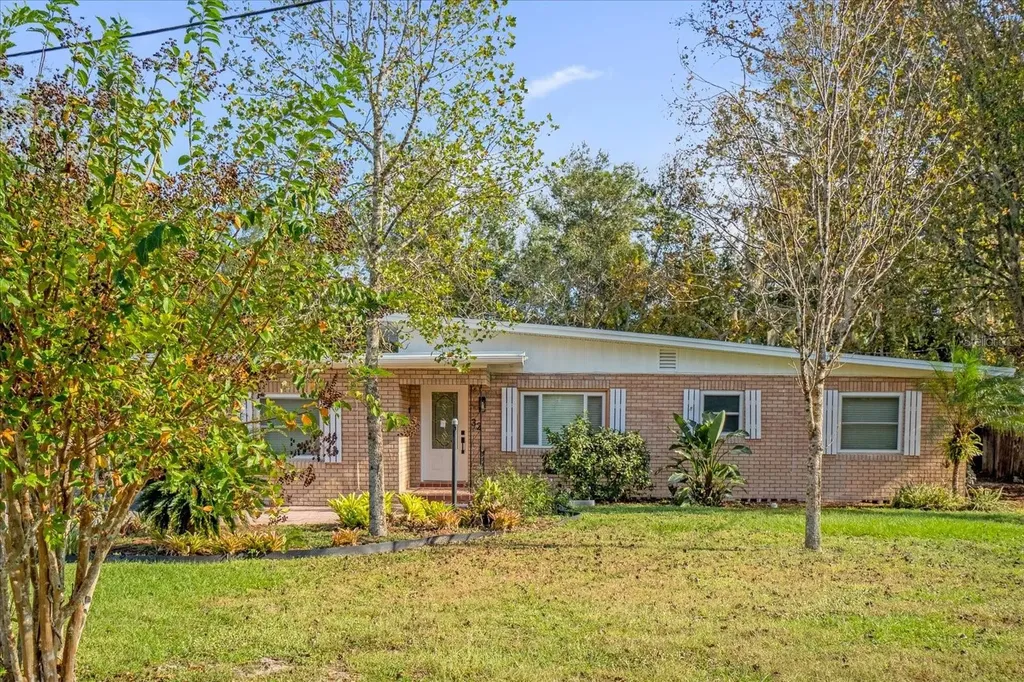 32 Virginia Avenue Deland FL 32724