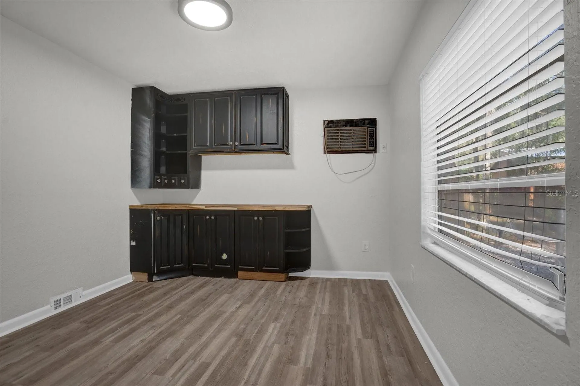 32 Virginia Avenue Deland FL 32724