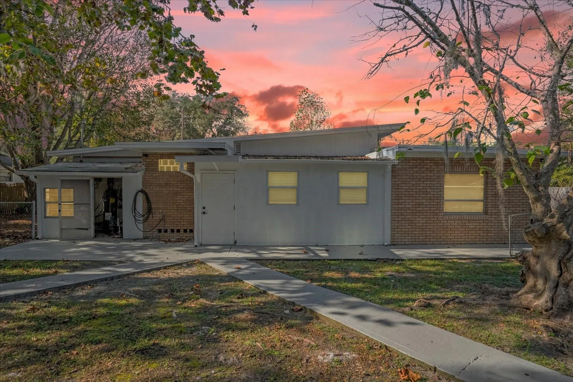 32 Virginia Avenue Deland FL 32724