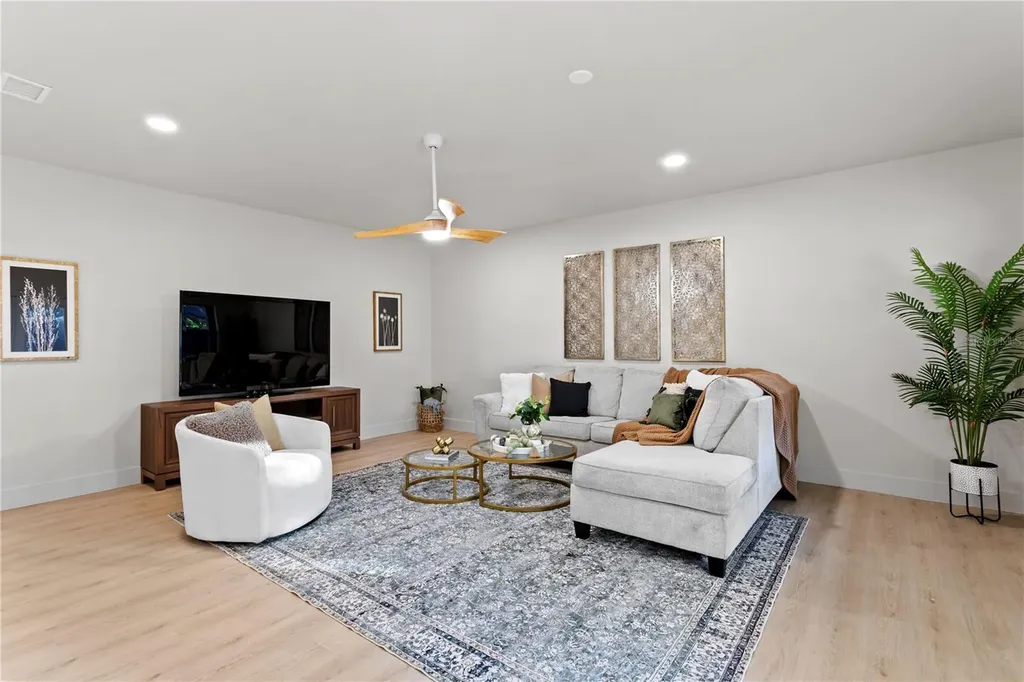 4504 W Lamb Avenue Tampa FL 33629